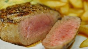 Yorkshire fillet steak with fries and béarnaise sauce
