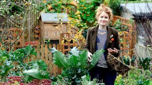 Read more about the article The Edible Garden episode 3 – Roots and Leafy Greens