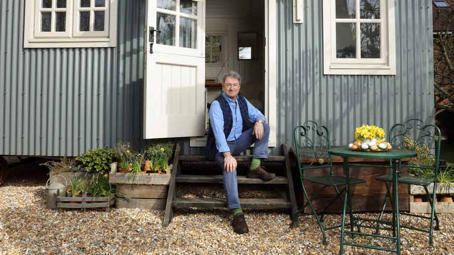 You are currently viewing Alan Titchmarsh: Spring Into Summer episode 6