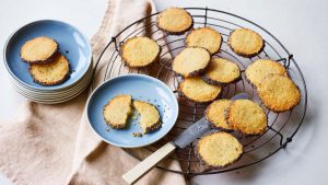 Melt-in-the-mouth walnut and cheese biscuits