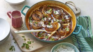 Roasted onion curry