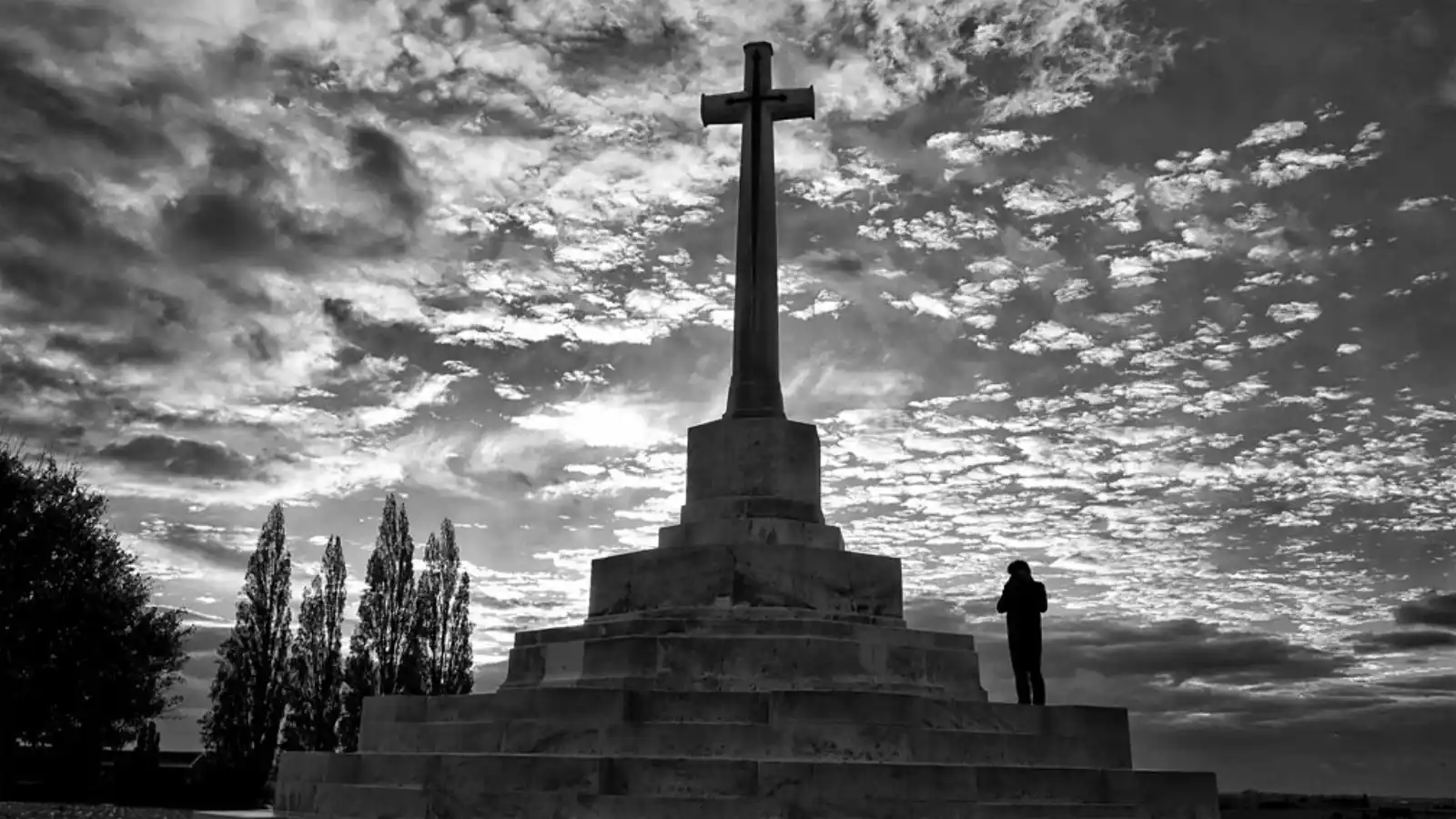 Dan Cruickshank's Monuments of Remembrance